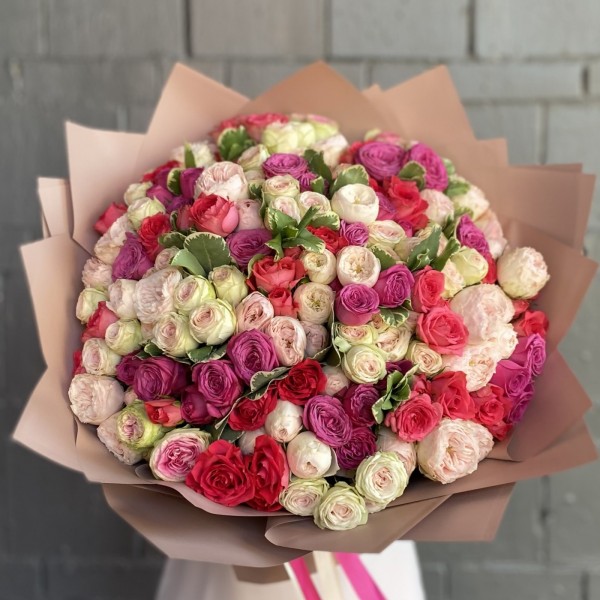 Букет из 51 кустовой пионовидной розы MIX